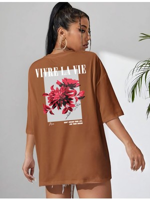 Risil-Nu Company Yeni Sezon Oversize "vivre La Vie" Baskılı Pamuklu Penye Kumaş Kahverengi Tişört