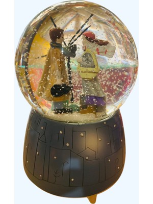 PremiumPort Müzikli Işıklı Püskürtmeli Kar Küresi, Sevgililer Günü Hediyesi