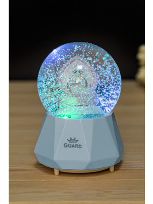 PremiumPort Büyük Boy Kar Küresi ile Işıklı ve Şık Tek Taş Yüzük Detayı