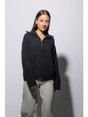 Nisan Triko Yakası Fermuarlı Triko Kazak