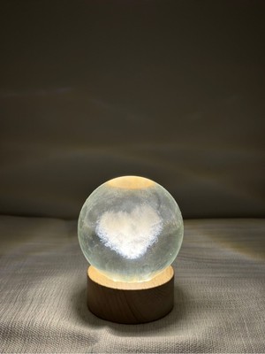 PremiumPort Aydınlatmalı Ahşap Kalpli 3D Cam Küre Dekorasyonu