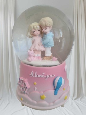 PremiumPort Işıklı Müzikli Püskürtmeli Romantik Sevgi Cam Kar Küresi