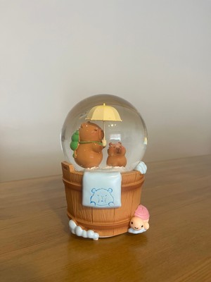 PremiumPort Büyük Boy Kapibara Müzikli Kar Küresi, Sıcak ve Neşeli Atmosfer Için