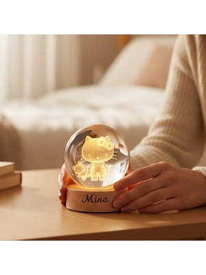 PremiumPort Kişiye Özel Işıklı Ahşap Kaideli Hello Kitty Temalı Cam Küre 8X6CM