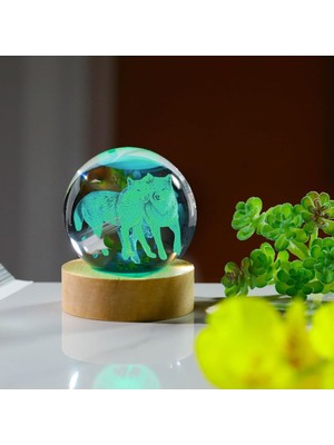PremiumPort Kişiye Özel Işıklı Ahşap Kaideli Ikili Kurt Temalı Cam Küre 8X6CM