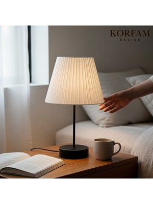 KorFam Beyaz Keten Kumaş Başlıklı Metal Gövdeli Abajur