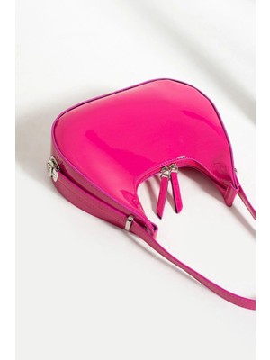 Legend Aksesuar Kadın Rugan Deri Baget Cherry Bag Fermuar Kapamalı Özel Askı Detaylı El ve Kol Çantası