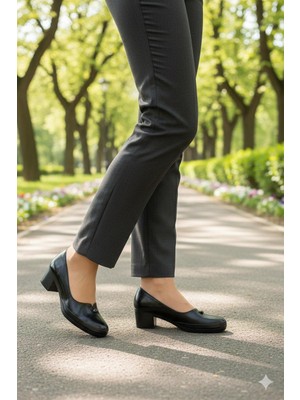 Shoemix Siyah Rugan Hakiki Deri Kadın Günlük Topuklu Ayakkabı - Rahat Taban