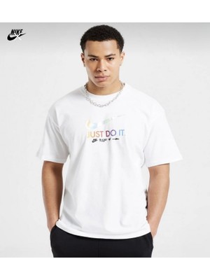 Nike Sportswear M90 Oc Mixtape Graphics Short-Sleeve Bol Kalıp Beyaz Erkek T-Shirt HJ0604-100