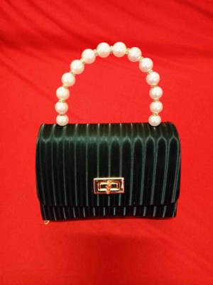 Ömür Bayan Çapraz inci saplı siyah çanta