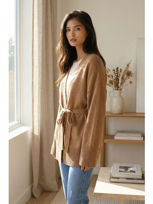 Lior Design Sütlü Kahve Kuşak Bağlamalı Uzun Triko Hırka BCHPK-251237