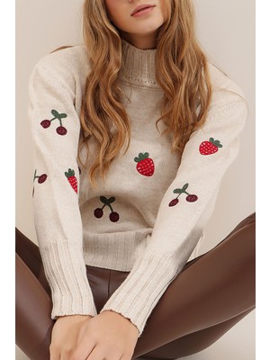 Lior Design Bej Nakış Işlemeli Bisiklet Yaka Triko Kazak BCHESQ-251235