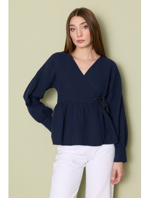 FullaModa Yandan Bağlamalı Kruvaze Yaka Müslin Gömlek