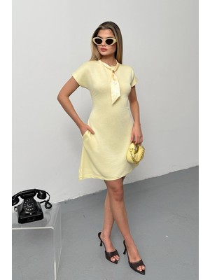 Giysa Kadın Yakası Fular Detaylı Çift Cepli Elbise Sarı - 26Y 26724