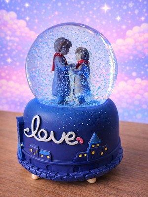 Rüya Kıyısı Kış Masalı Aşıklar Büyük Boy Otomatik Püskürtmeli Işıklı Müzikli Kar Küresi Sevgililer Günü Hediyesi