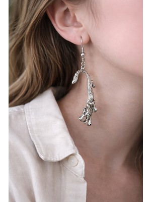 Herşey Nota Kıvrımlı Soyut Figürlü Metal Sallantılı Küpe