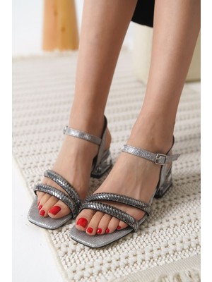Shoegar Platin Taşlı Kadın Topuklu Sandalet EATR25MY04E