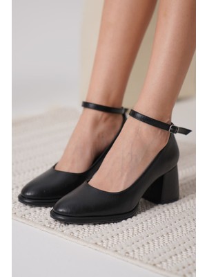 Shoegar Kadın Mat Siyah Topuklu Ayakkabı EATR18MS06A