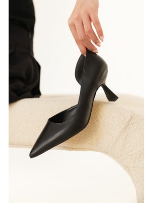 Shoegar Kadın Mat Siyah Topuklu Ayakkabı EATR08MS44A