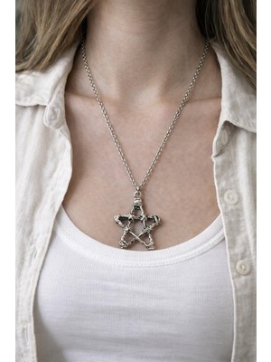 Herşey Nota Geometrik Metal Figür Kolye – Uzun Zincirli Tasarım Kolye