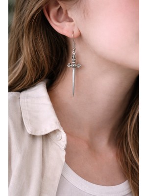 Herşey Nota Ince Formlu Metal Unisex Figür Küpe