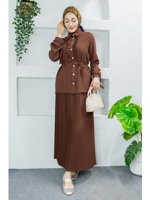 Tesettür Diyarı Krep Kumaş Fırfırlı Gömlek Etek Tesettür Takım- Kahverengi