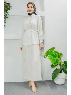Tesettür Diyarı Krep Kumaş Fırfırlı Gömlek Etek Tesettür Takım- Bej