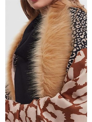Neşeli Butik Kadın Camel Leopar Desenli Kürklü Panço NBAKS037