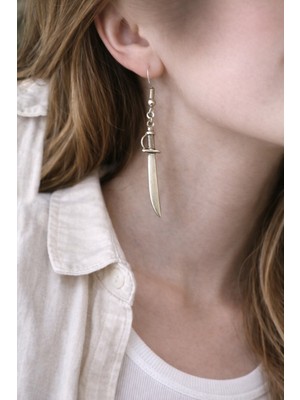 Herşey Nota Metal Ince Uzun Figür Küpe – Sallantılı Tasarım Küpe