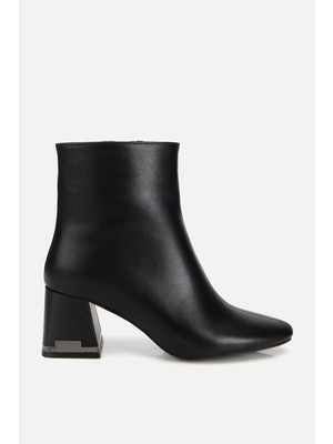 Yaya By Hotiç Kadın Siyah Dikiş Detaylı Küt Burunlu Topuklu Bot
