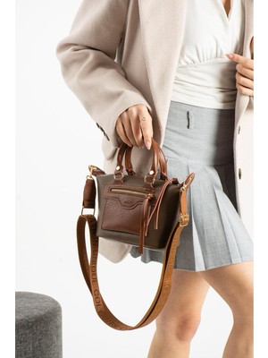 Change Time Berlin Ufak Boy Şık Tasarım El ve Çapraz Çanta En:22 Cmboy:15 cm Dip: 10 cm