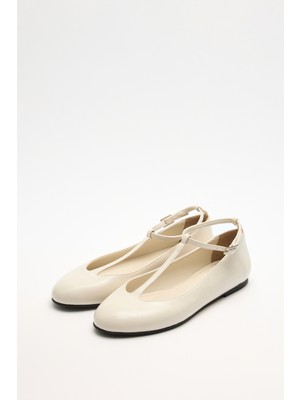 Lutvelizade Babet 2606 - Oval Burun Pencere Detaylı Kemik Kadın Babet