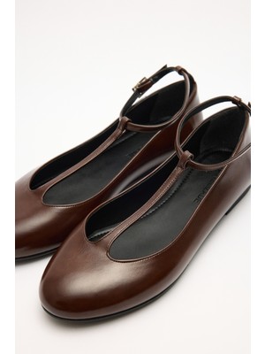 Lutvelizade Babet 2606 - Oval Burun Pencere Detaylı Acı Kahve Kadın Babet