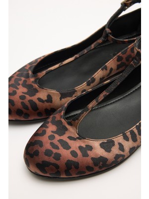 Lutvelizade Babet 2606 - Oval Burun Pencere Detaylı Leopar Kadın Babet