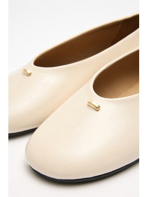 Lutvelizade Babet 2604 - Oval Burun Minimal Toka Detaylı Kemik Kadın Babet