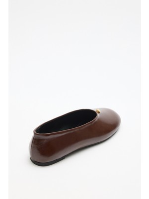 Lutvelizade Babet 2604 - Oval Burun Minimal Toka Detaylı Acı Kahve Kadın Babet