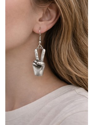 Herşey Nota V Işareti El Formlu Metal Figür Küpe – Sallantılı Tasarım Küpe