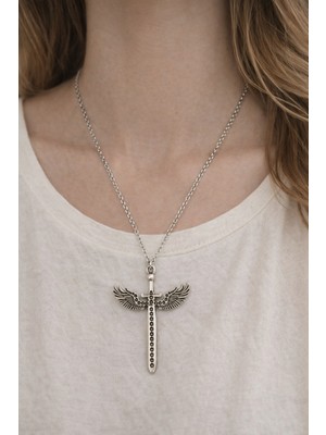 Herşey Nota Kanatlı Uzun Metal Figür Kolye – Zincirli Tasarım Kolye