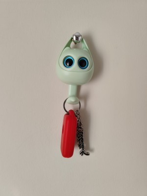 Alyora Gözlerini Açıp Kapayan Baykuş Askılık