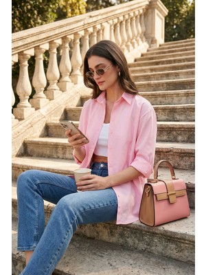 Lela Pamuklu Regular Fit Iliklenebilen Yırtmaç Detaylı Gömlek Bayan Gömlek 6772920