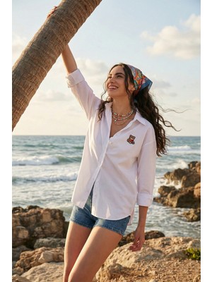 Lela Pamuk Karışımlı Regular Fit Ayıcık Işlemeli Gömlek Bayan Gömlek 6773106