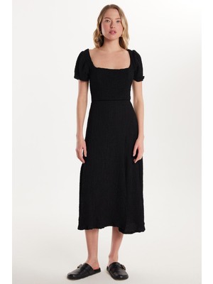 Tudors Kadın Standart Fit Kısa Kollu Lastikli Kare Yaka Yırtmaçlı Siyah Elbise