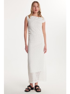 Tudors Kadın Standart Fit Omzu Açık Kayık Yaka Dantel Desenli Ekru Elbise