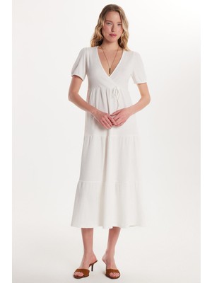 Tudors Kadın Standart Fit Normal Kesim V Yaka Gofre Midi Ekru Elbise