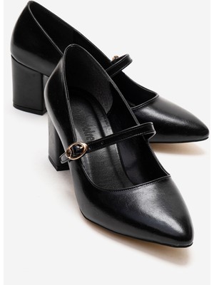 Ccway Kadın Baretli Tokalı Ökce Kaplama Sivri  Burunlu Topuklu Ayakkabı Siyah Kırışık