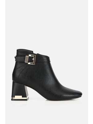 Yaya By Hotiç Kadın Siyah Kemer Detaylı Topuklu Bot Suni Deri Kalın Topuklu Şık Görünüm