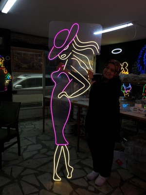 Neonled Uzun Boylu Kadın Figür Neon LED Dizayn (62X200 Cm) Dekoratif Aydınlatma