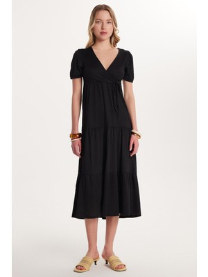 Tudors Kadın Standart Fit Normal Kesim V Yaka Gofre Midi Siyah Elbise