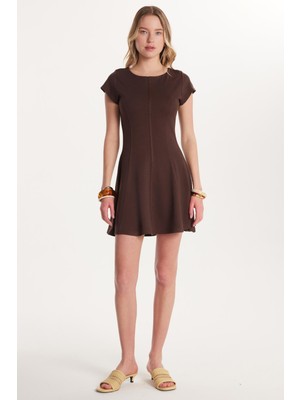 Tudors Kadın Standart Fit Kısa Kollu U Yaka Kahverengi Elbise