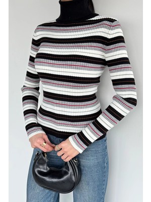 Gülseli Kadın Boğazlı Çizgi Desenli Triko Bluz P-00020401